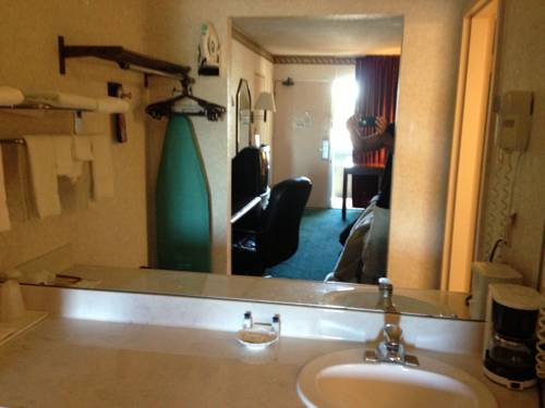Imagen de la habitación del Hotel Red Roof Inn Plus+ and Suites Erie. Foto 6