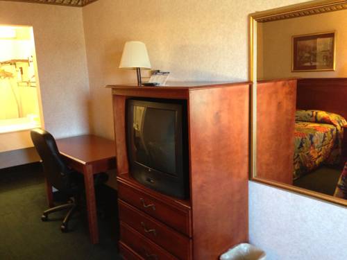 Imagen de la habitación del Hotel Red Roof Inn Plus+ and Suites Erie. Foto 8