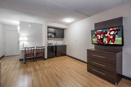Imagen de la habitación del Hotel Red Roof Inn Plus+ and Suites Knoxville West-cedar Bluff. Foto 4