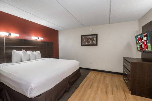 Imagen de la habitación del Hotel Red Roof Inn Plus+ and Suites Knoxville West-cedar Bluff. Foto 5