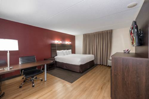 Imagen de la habitación del Hotel Red Roof Inn Plus+ and Suites Knoxville West-cedar Bluff. Foto 9
