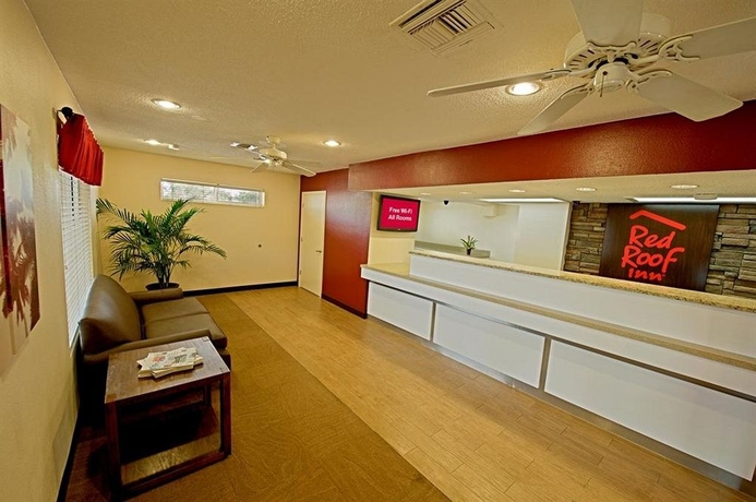 Imagen de los interiores del Hotel Red Roof Inn Plus+ and Suites Naples Downtown - 5th Ave S. Foto 14