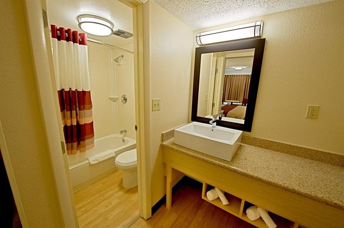 Imagen de la habitación del Hotel Red Roof Inn Plus+ and Suites Naples Downtown - 5th Ave S. Foto 5