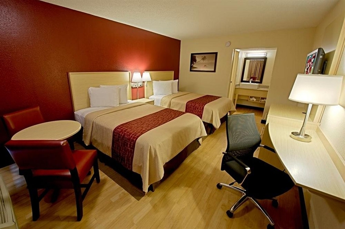 Imagen de la habitación del Hotel Red Roof Inn Plus+ and Suites Naples Downtown - 5th Ave S. Foto 8