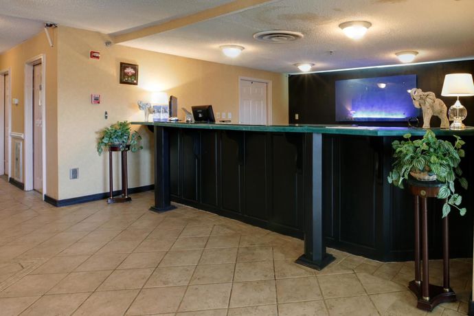 Imagen de los interiores del Hotel Red Roof Inn Plus+ and Suites Opelika. Foto 10