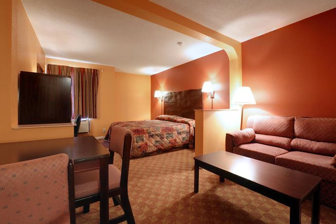 Imagen de la habitación del Hotel Red Roof Inn Plus+ and Suites Opelika. Foto 7