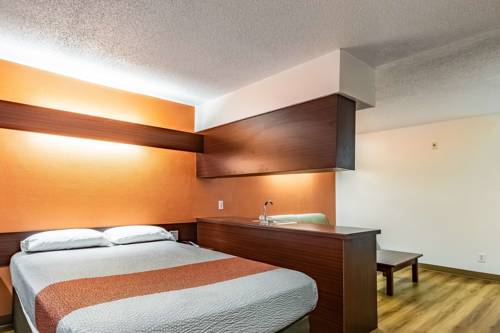 Imagen de la habitación del Hotel Red Roof Inn Plus+ and Suites Savannah - I-95. Foto 6