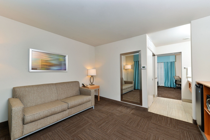 Imagen de los interiores del Hotel Red Roof Inn Plus+ and Suites Tampa. Foto 10