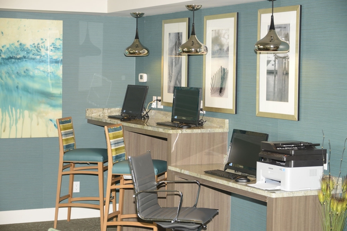 Imagen de los interiores del Hotel Red Roof Inn Plus+ and Suites Tampa. Foto 13