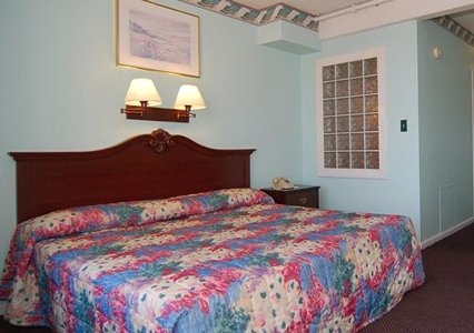 Imagen de la habitación del Hotel Red Roof Inn Plus+ and Suites Virginia Beach &ndash; Seaside. Foto 3