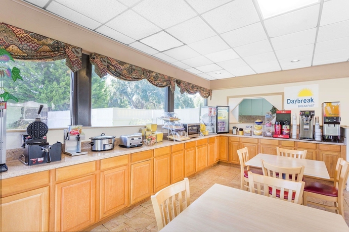 Imagen del bar/restaurante del Hotel Red Roof Inn Savannah - Southside/midtown. Foto 4