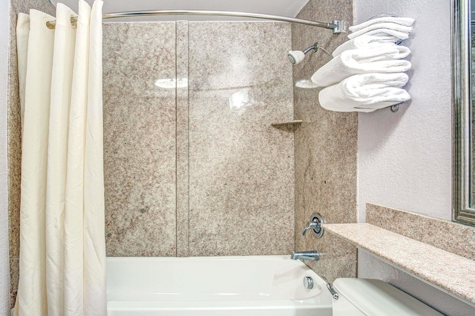 Imagen de la habitación del Hotel Red Roof Inn Suffolk. Foto 7
