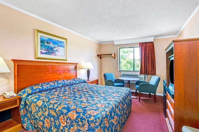 Imagen de la habitación del Hotel Red Roof Inn Suffolk. Foto 14