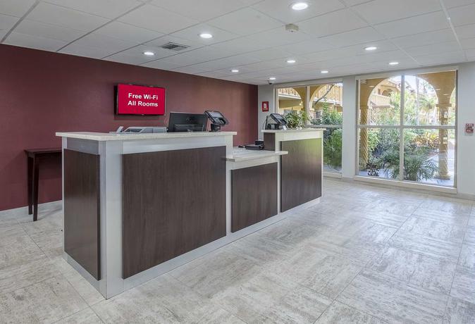 Imagen de los interiores del Hotel Red Roof Inn Tampa Bay - St. Petersburg. Foto 12