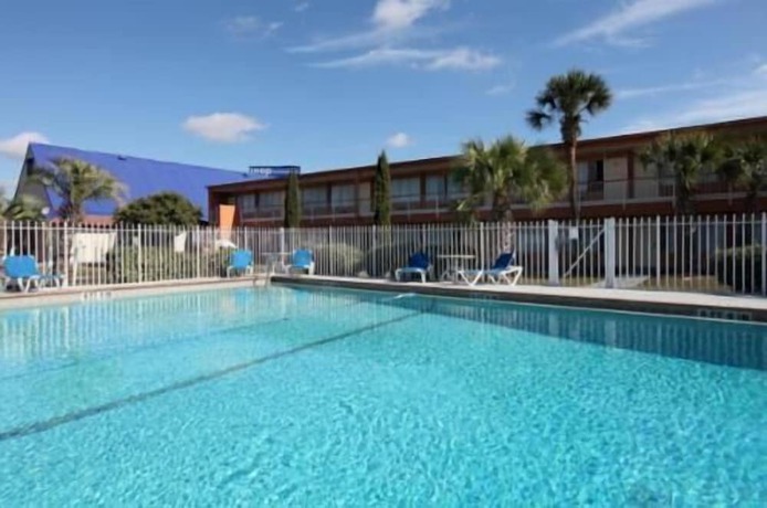Imagen de la piscina del Hotel Red Roof Inn Wildwood, Fl - The Villages. Foto 16