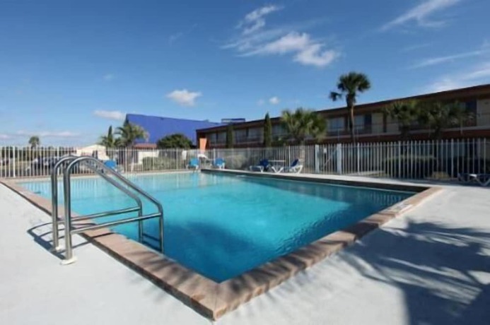 Imagen de la piscina del Hotel Red Roof Inn Wildwood, Fl - The Villages. Foto 18