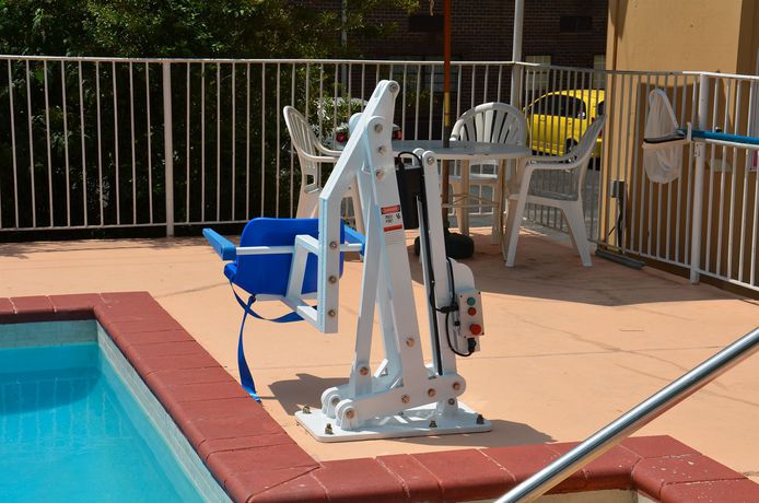 Imagen de la piscina del Hotel Red Roof Inn Williamsburg. Foto 15