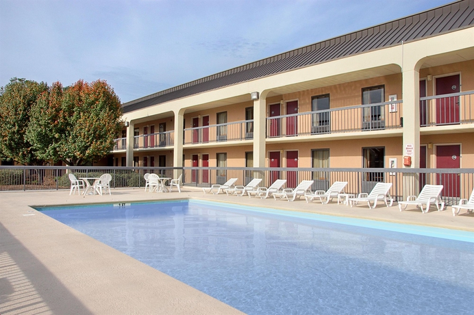 Imagen de la piscina del Hotel Red Roof Inn Wilmington, Nc. Foto 9