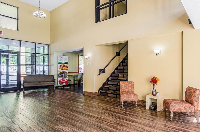 Imagen de los interiores del Hotel Red Roof Inn & Suites Middleborough. Foto 17