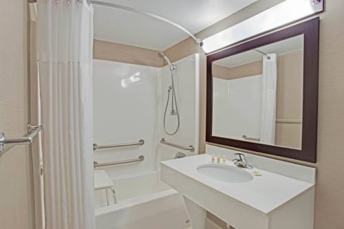Imagen de la habitación del Hotel Red Roof Inn & Suites Newburgh - Stewart Airport West Point. Foto 7