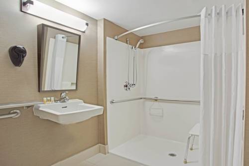 Imagen de la habitación del Hotel Red Roof Inn & Suites Newburgh - Stewart Airport West Point. Foto 8