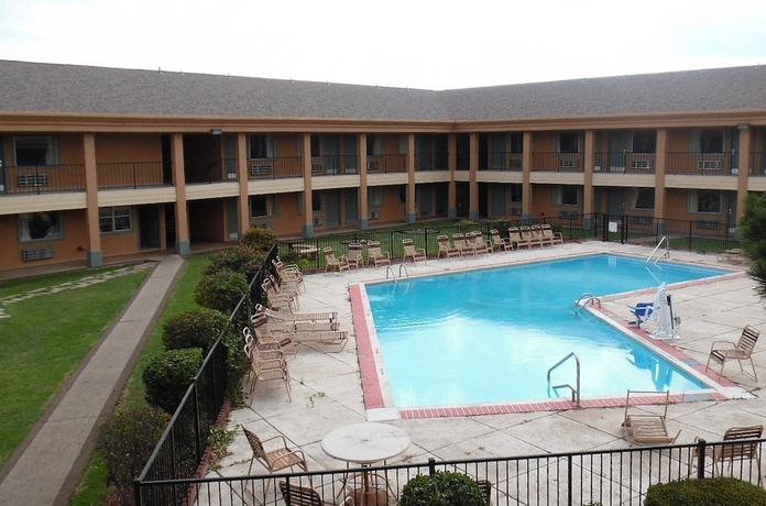 Imagen de la piscina del Hotel Red Roof Inn & Suites Oklahoma City Southwest. Foto 15