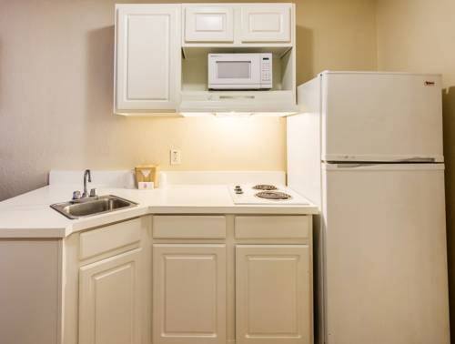 Imagen de la habitación del Hotel Red Roof Inn & Suites Pensacola-nas Corry. Foto 1