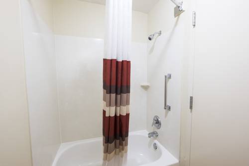 Imagen de la habitación del Hotel Red Roof Inn & Suites Savannah Airport. Foto 4