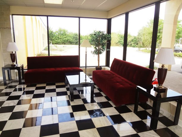 Imagen de los interiores del Hotel Red Roof Inn and Conference Center Chicago - Aurora/ Fox Valley. Foto 15