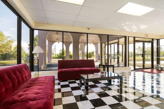 Imagen de los interiores del Hotel Red Roof Inn and Conference Center Chicago - Aurora/ Fox Valley. Foto 16
