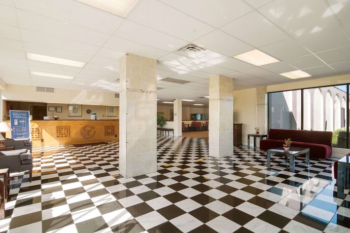 Imagen de los interiores del Hotel Red Roof Inn and Conference Center Chicago - Aurora/ Fox Valley. Foto 17