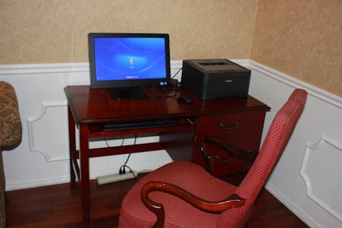 Imagen de la habitación del Hotel Red Roof Inn and Suites Calhoun. Foto 5