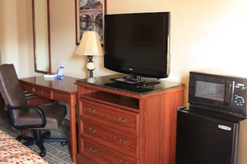 Imagen de la habitación del Hotel Red Roof Inn and Suites Calhoun. Foto 8