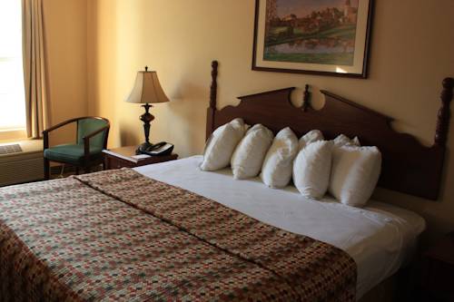 Imagen de la habitación del Hotel Red Roof Inn and Suites Calhoun. Foto 10