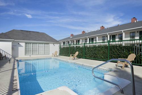 Imagen de la habitación del Hotel Red Roof Inn and Suites Calhoun. Foto 14