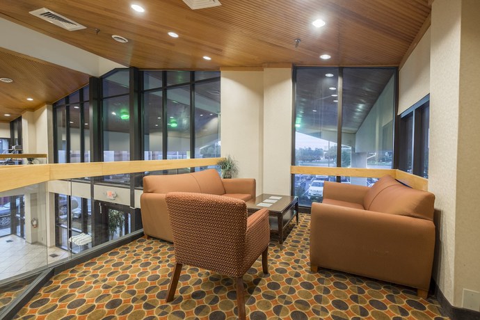 Imagen de los interiores del Hotel Red Roof Inn and Suites Cincinnati North - Mason. Foto 16