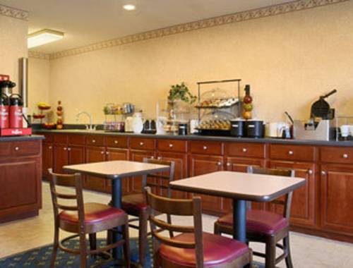 Imagen general del Hotel Red Roof Inn and Suites Cleveland, Tn. Foto 1