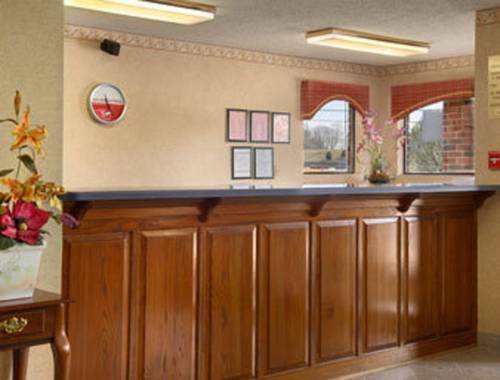Imagen de la habitación del Hotel Red Roof Inn and Suites Cleveland, Tn. Foto 8
