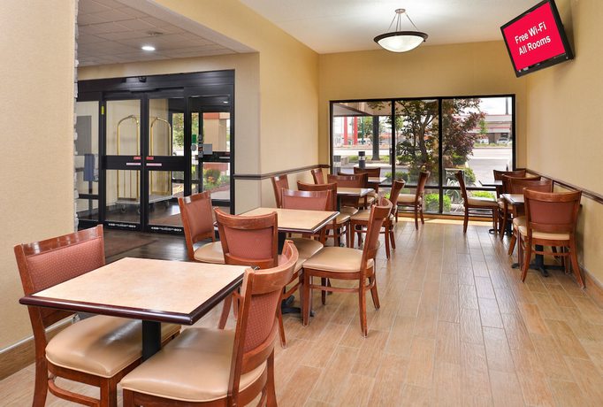 Imagen de los interiores del Hotel Red Roof Inn and Suites Columbus - West Broad. Foto 18