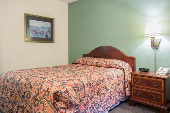 Imagen de la habitación del Hotel Red Roof Inn and Suites Cornelius &ndash; Lake Norman. Foto 10