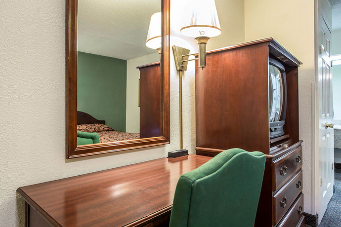 Imagen de la habitación del Hotel Red Roof Inn and Suites Cornelius &ndash; Lake Norman. Foto 13