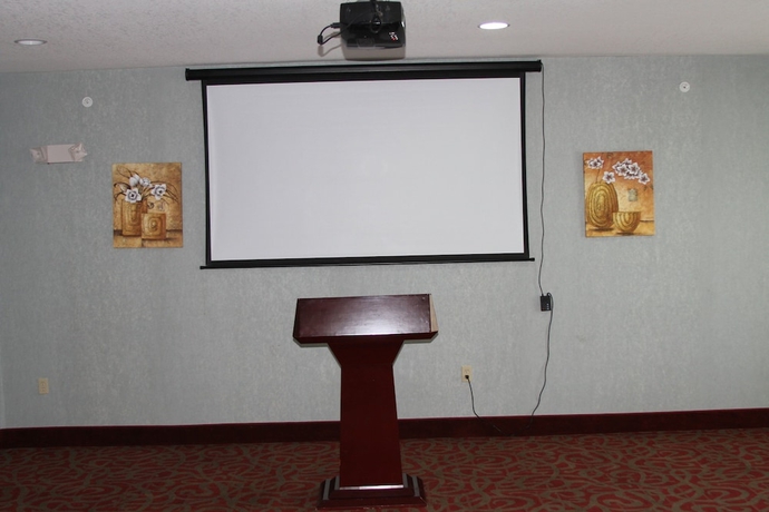 Imagen de los interiores del Hotel Red Roof Inn and Suites Detroit-melvindale/dearborn. Foto 13