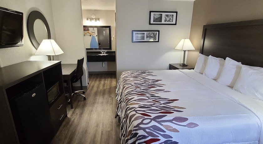 Imagen de la habitación del Hotel Red Roof Inn and Suites Duncan. Foto 10
