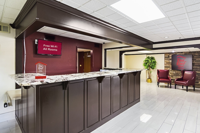 Imagen de los interiores del Hotel Red Roof Inn and Suites Fayetteville - Fort Bragg. Foto 17