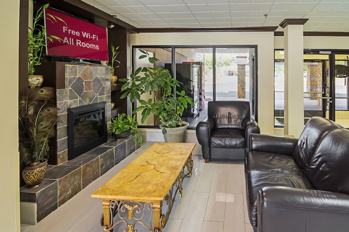 Imagen de los interiores del Hotel Red Roof Inn and Suites Fayetteville - Fort Bragg. Foto 18