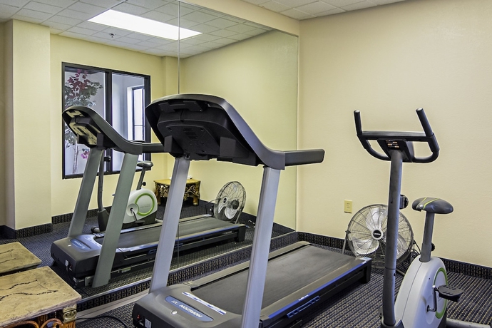 Imagen de los interiores del Hotel Red Roof Inn and Suites Fayetteville - Fort Bragg. Foto 19