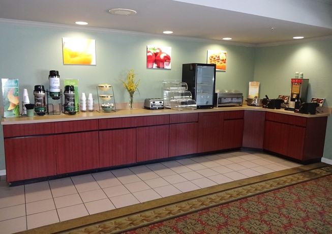 Imagen de los interiores del Hotel Red Roof Inn and Suites Indianapolis Airport. Foto 8