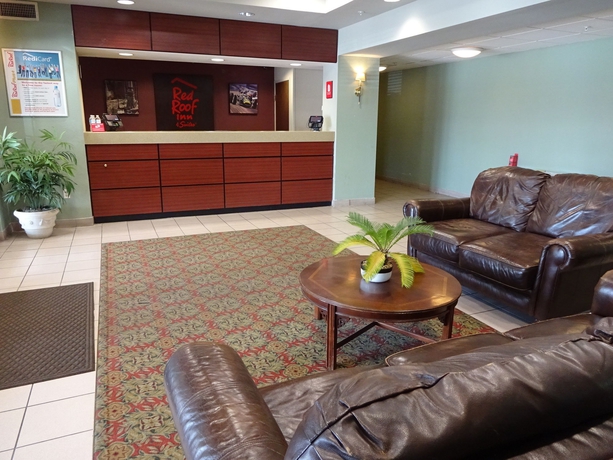 Imagen de los interiores del Hotel Red Roof Inn and Suites Indianapolis Airport. Foto 10
