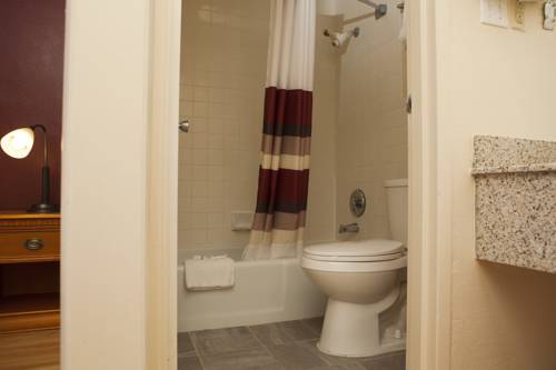 Imagen de la habitación del Hotel Red Roof Inn and Suites Jackson, Tn. Foto 2