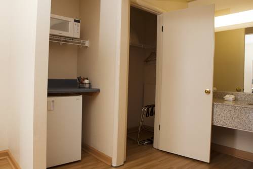 Imagen de la habitación del Hotel Red Roof Inn and Suites Jackson, Tn. Foto 6